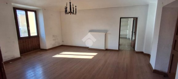 3 rooms Apartment in Varallo Pombia, Italy No. 285313 8