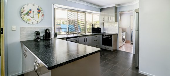 Casa de 4 dormitorios en Mount Hallen, Australia No. 398 6