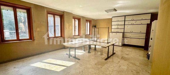4 bedrooms Apartment in Piacenza, Italy No. 302996 9