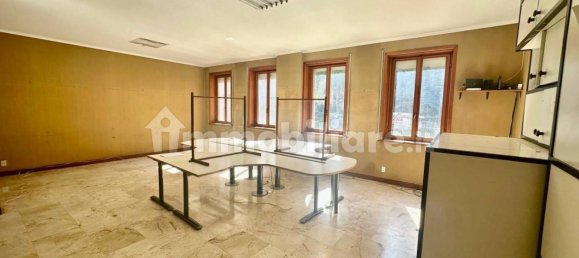 4 bedrooms Apartment in Piacenza, Italy No. 302996 10