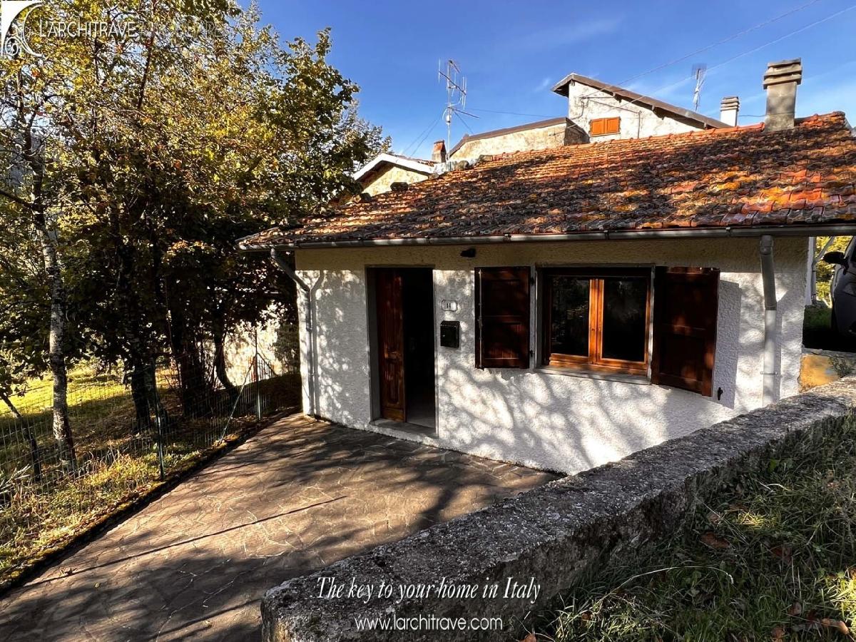 2 bedrooms House in Fivizzano, Italy No. 111311