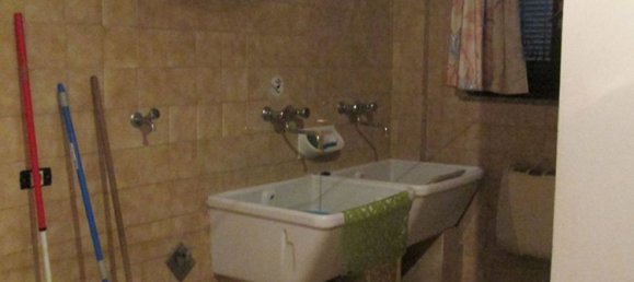 8غرفة فيلا في Isola Dovarese, Italy رقم 16355 15