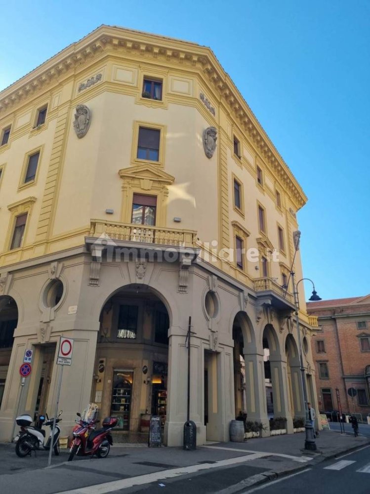 4 bedrooms Apartment in Livorno, Italy No. 228002