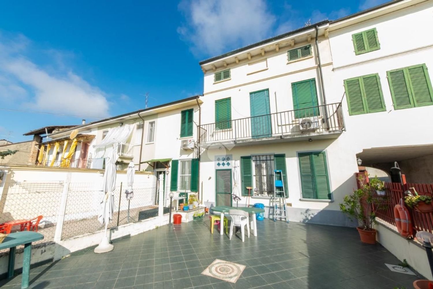 Casa de 12 habitaciónes en Valmacca, Italy No. 15777