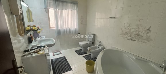 3 bedrooms House in Fgura, Malta No. 8238 14