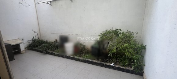 3 bedrooms House in Fgura, Malta No. 8238 17