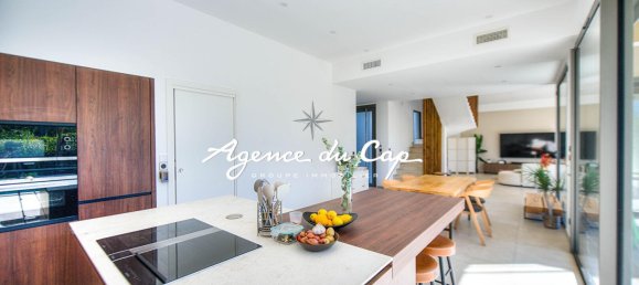 3 غرف نوم فيلا في Saint-Raphael, France رقم 303937 13