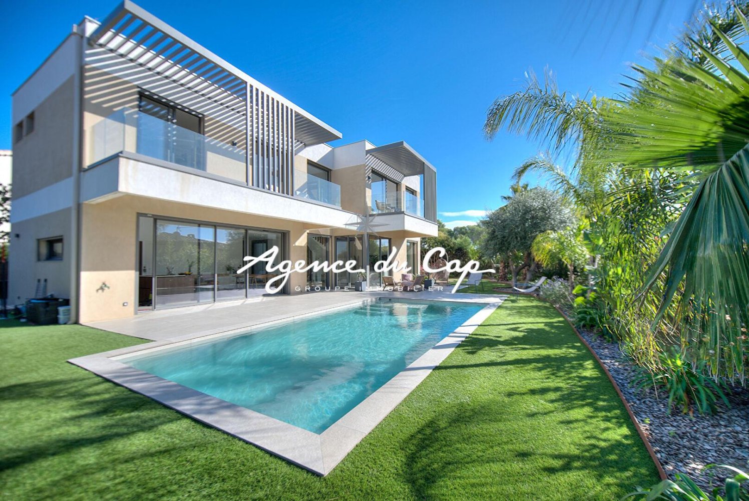 3 غرف نوم فيلا في Saint-Raphael, France رقم 303937