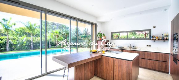 3 غرف نوم فيلا في Saint-Raphael, France رقم 303937 5