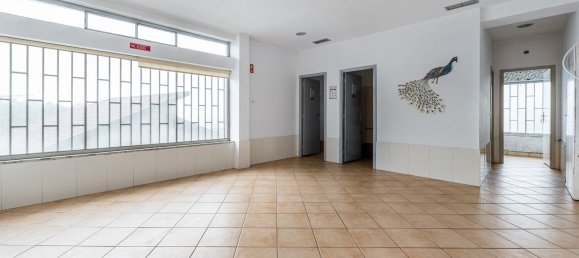 138m² Commercial property in Vila Nova de Famalicao, Portugal No. 28682 9