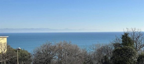 Apartamento de 3 habitaciónes en Bergeggi, Italy No. 24531 2