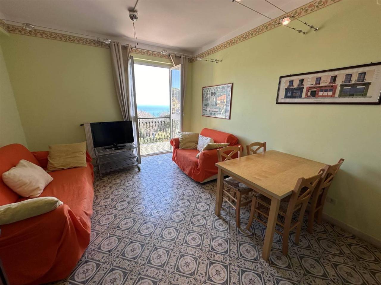 Apartamento de 3 habitaciónes en Bergeggi, Italy No. 24531