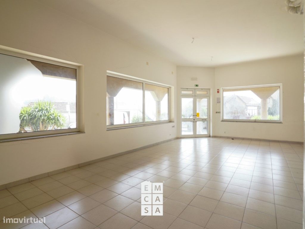 71m² Commercial property in Oliveira de Azemeis, Portugal No. 214411