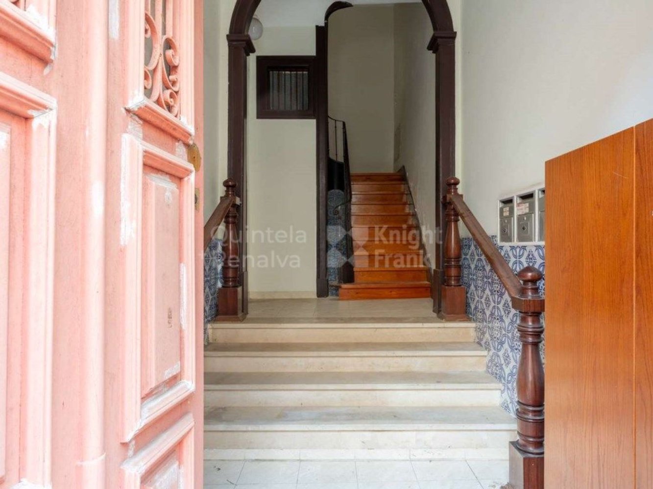 281m² Building in Lisbon, Portugal No. 122568