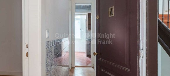 281m² Building in Lisbon, Portugal No. 122568 4