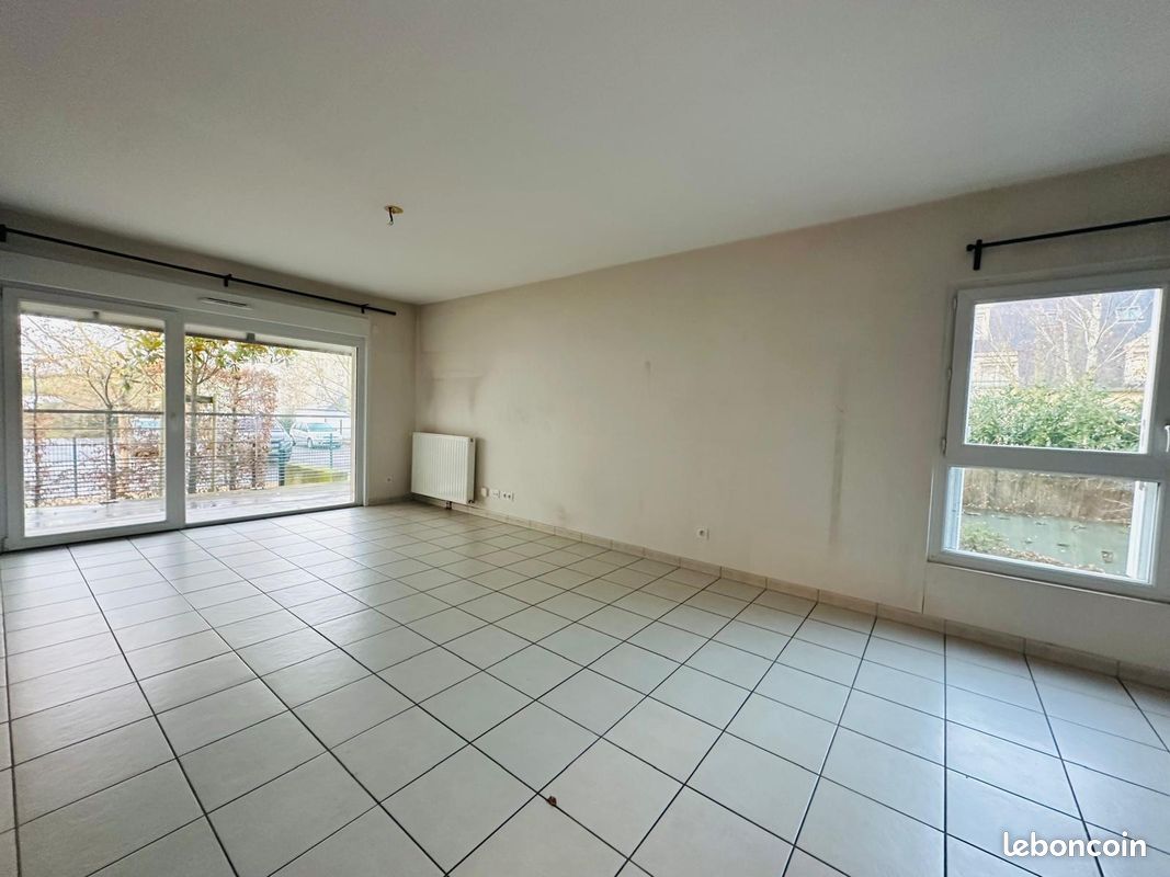 Apartamento de 2 dormitorios en La Riche, France No. 236148