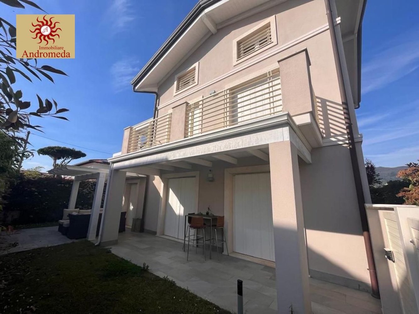 6 rooms Villa in Montignoso, Italy No. 39087