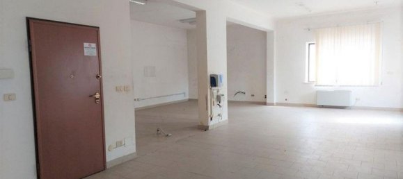 174m² Warehouse in Civitanova Marche, Italy No. 372712 8