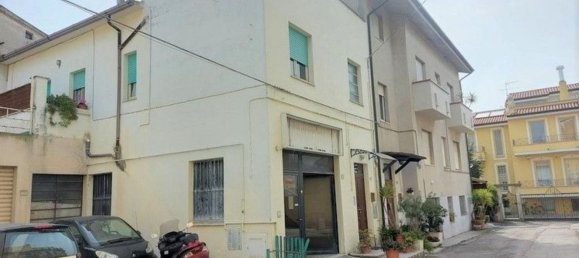 174m² Warehouse in Civitanova Marche, Italy No. 372712 3