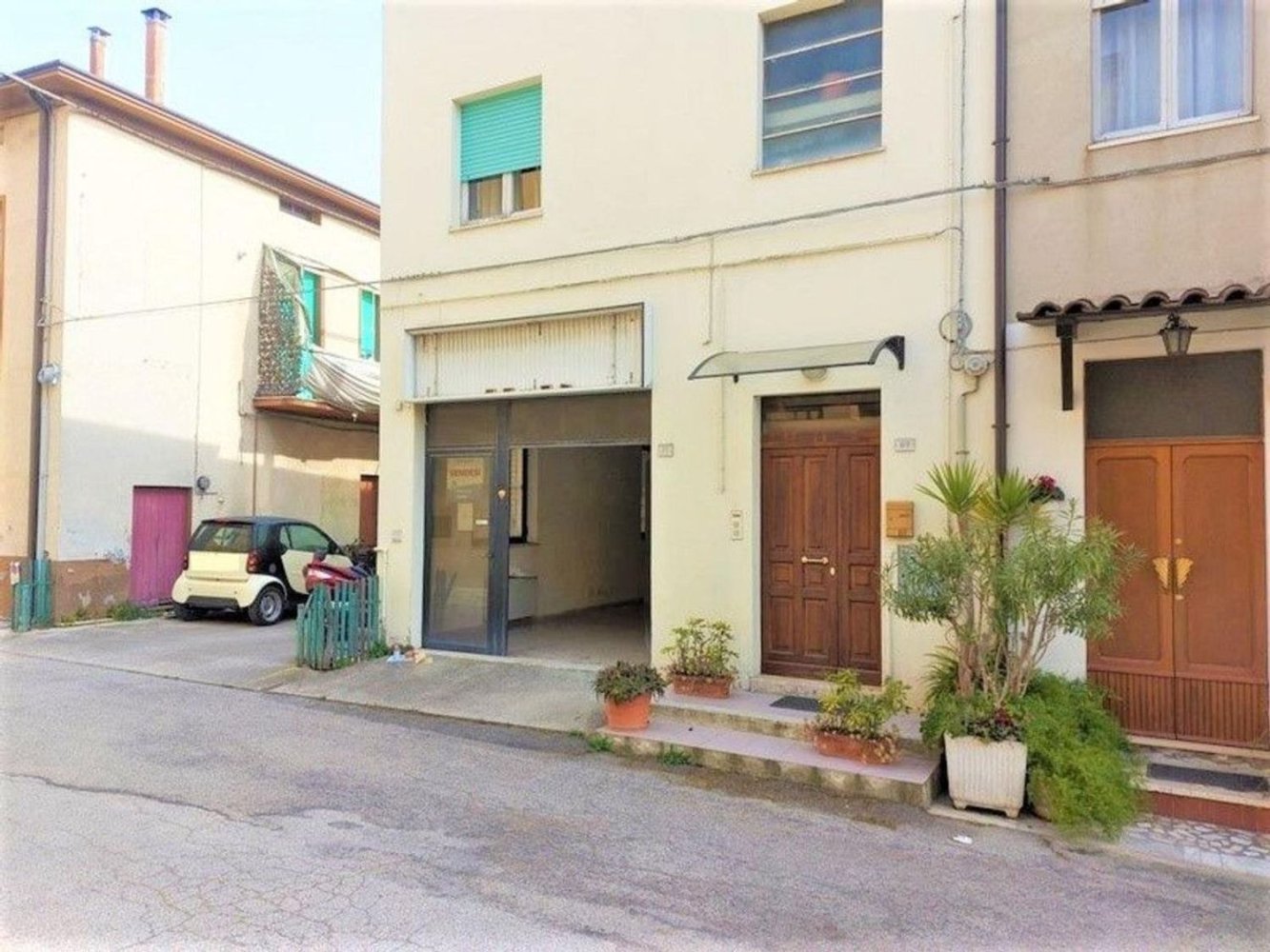 174m² Warehouse in Civitanova Marche, Italy No. 372712