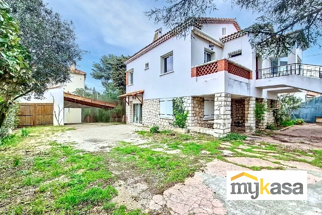 5 bedrooms House in Martigues, France No. 195821