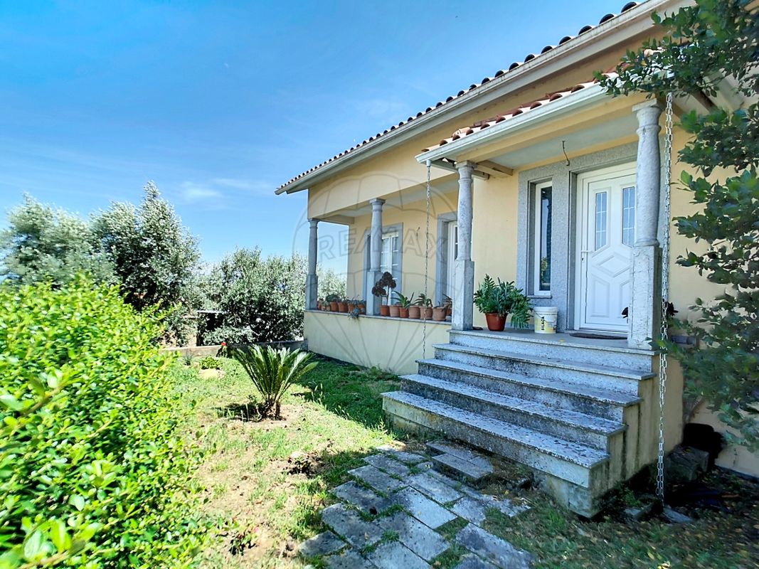 4 bedrooms House in Oliveira do Conde, Portugal No. 182476