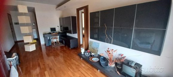 2-salle Appartement à Caronno Pertusella, Italy No. 276740 2