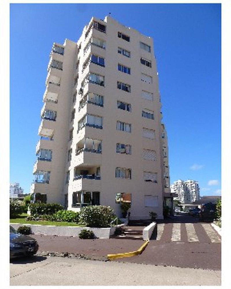 2 bedrooms Apartment in Maldonado, Uruguay No. 999