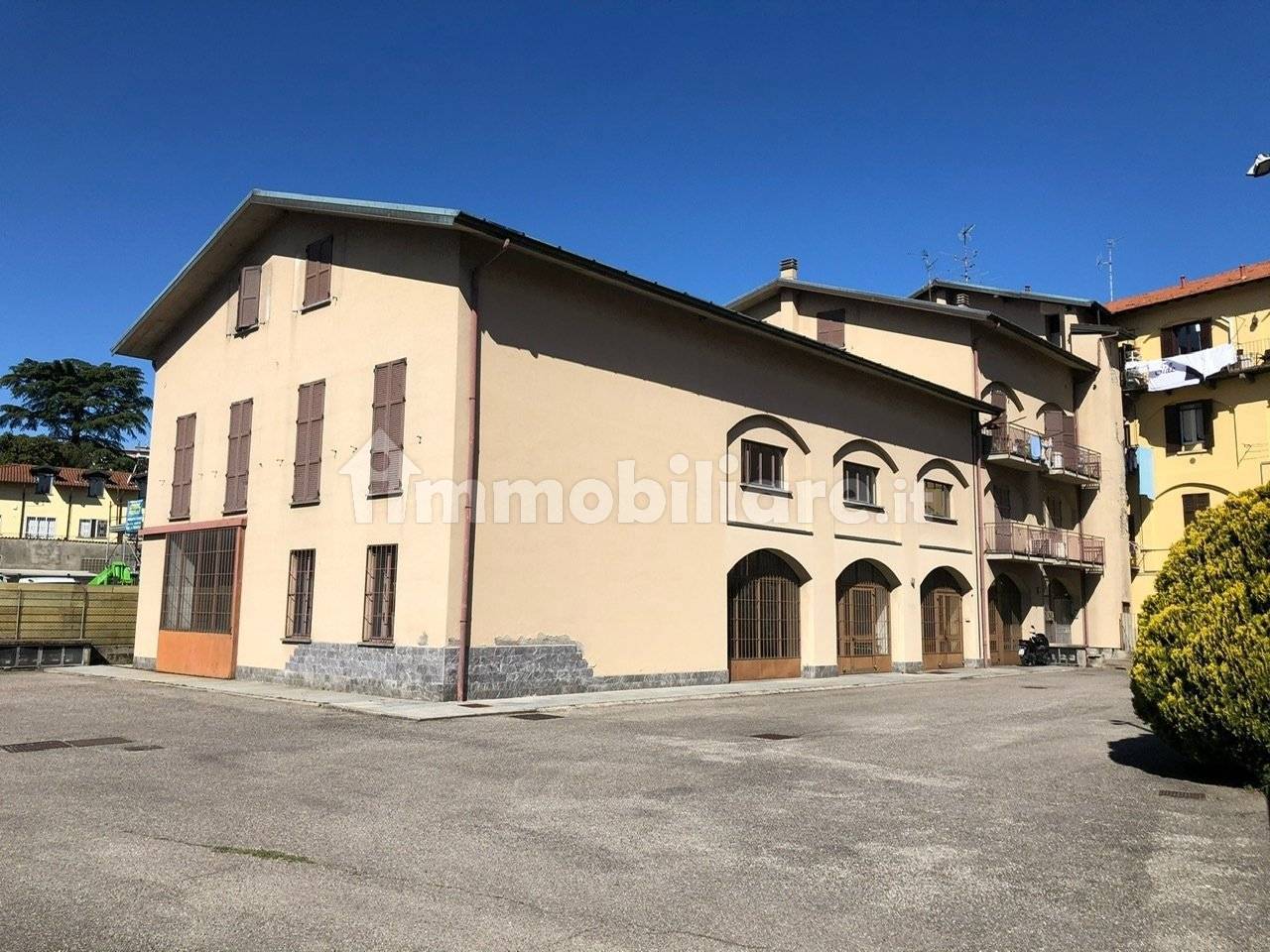 5 rooms Apartment in Como, Italy No. 365470