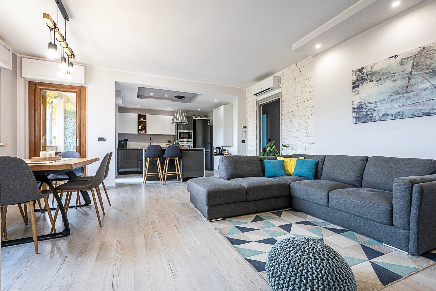 Apartamento de 2 dormitorios en Pianezza, Italy No. 272108