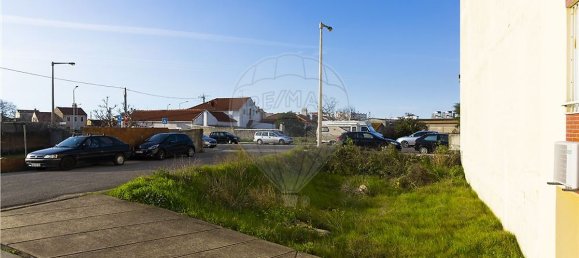 232m² Land in Marinha Grande, Portugal No. 57912 3