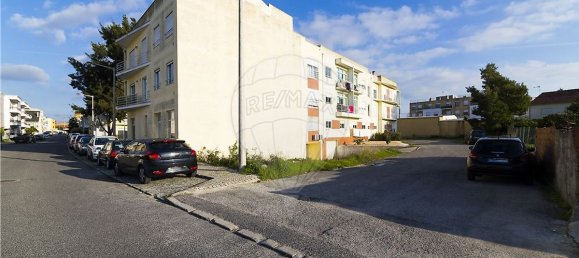 232m² Land in Marinha Grande, Portugal No. 57912 2