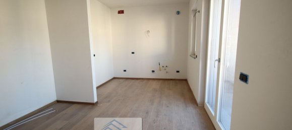 3 rooms Apartment in Alba, Italy No. 111793 2
