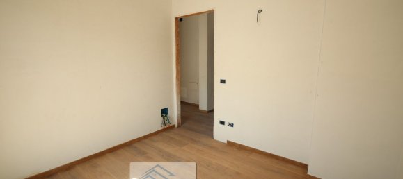 3 rooms Apartment in Alba, Italy No. 111793 9