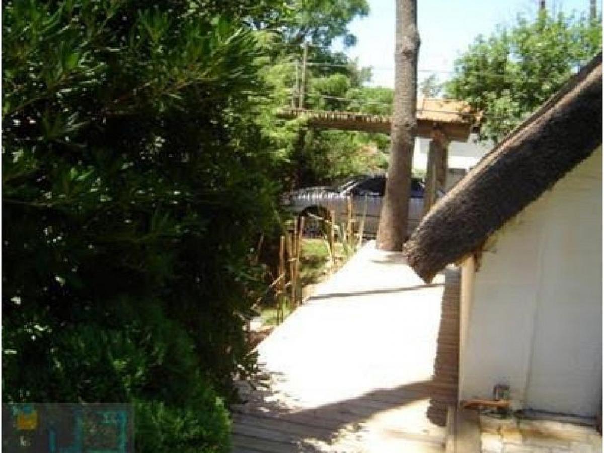 Casa de 3 dormitorios en Maldonado, Uruguay No. 12261