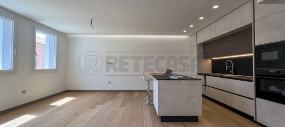 2 bedrooms Apartment in Udine, Italy No. 292397 2