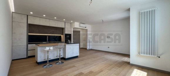 2 bedrooms Apartment in Udine, Italy No. 292397 3