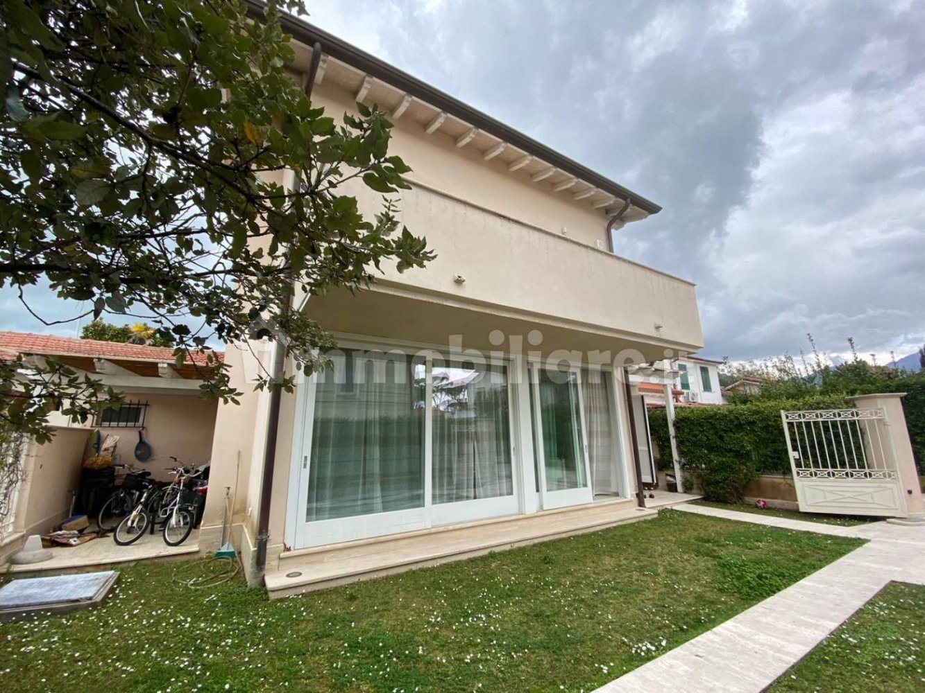 3 bedrooms Villa in Forte dei Marmi, Italy No. 139611