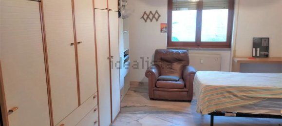 5-salle Appartement à Savona, Italy No. 15011 2