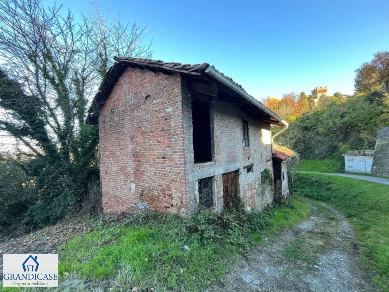 10-Zimmer Haus in Cinzano, Italy, Nr. 145221