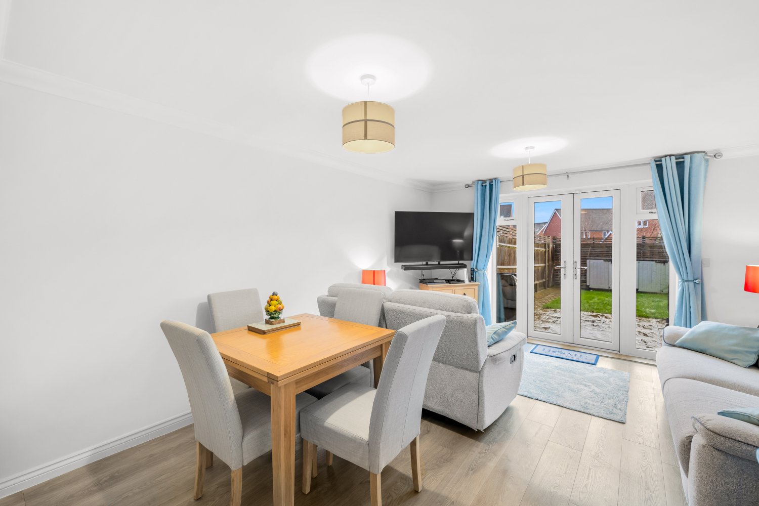 2 bedrooms House in Horley, United Kingdom No. 989