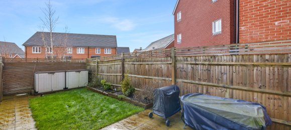 2 bedrooms House in Horley, United Kingdom No. 989 9