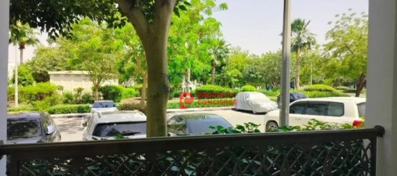 Квартира с 2 спальнями в The Gardens, ОАЭ № 42604 8