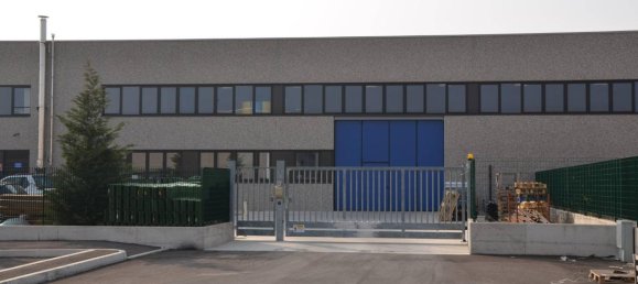 Земельный участок с 1 комнатой в Турате, Италия № 91211 3