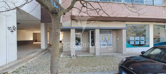 49m² Commercial property in Barreiro, Portugal No. 154562 4