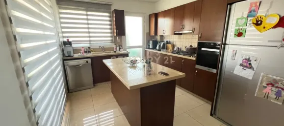 3 bedrooms Apartment in Limassol, Cyprus No. 5826 4