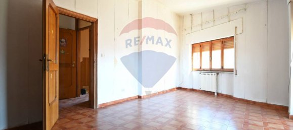 6 rooms Apartment in Macomer, Italy No. 361996 4