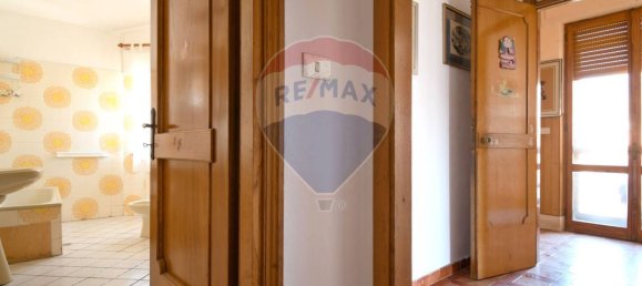 6 rooms Apartment in Macomer, Italy No. 361996 8