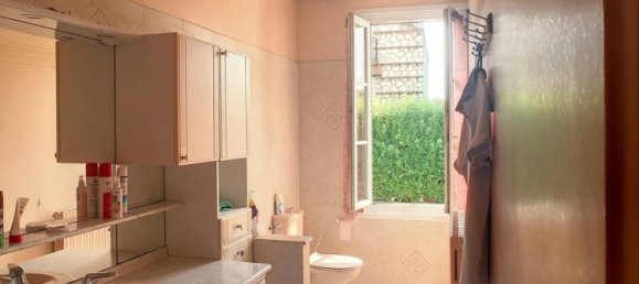 Propiedad comercial de 1 habitación en Montargis, France No. 69867 14