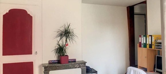 Propiedad comercial de 1 habitación en Montargis, France No. 69867 16